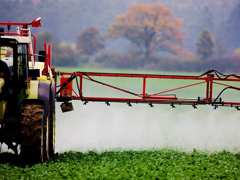 Guy Parmelin en campagne contre les initiatives anti-pesticides