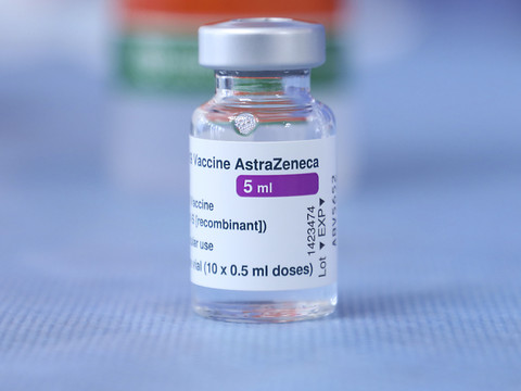 Vaccin d'AstraZeneca efficace à 76% après une nouvelle évaluation
