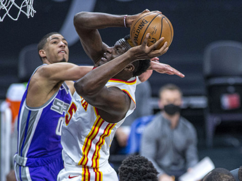 25  points et 17 rebonds pour Clint Capela