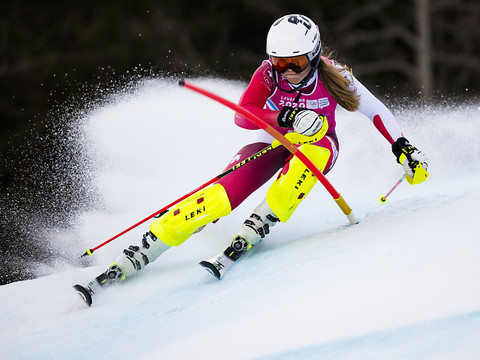 Delia Durrer avec une démonstration de force en descente