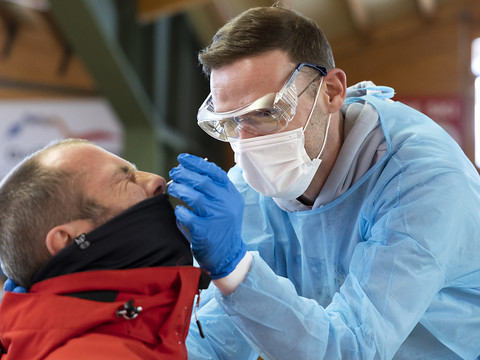 La Suisse compte 2046 nouveaux cas de coronavirus en 24 heures