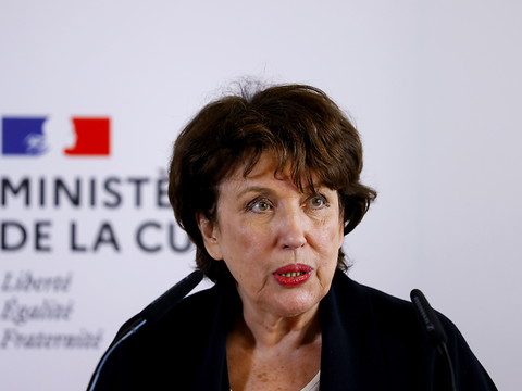 De l'oxygène pour la ministre française Bachelot à l'hôpital