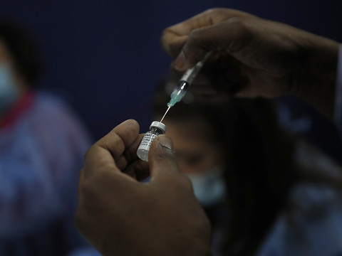 Les effets secondaires des vaccins sont limités, selon Swissmedic