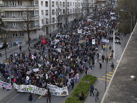 Environ 1500 manifestants à Lausanne en soutien à la ZAD