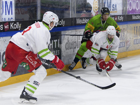 Deux défenses à l'heure