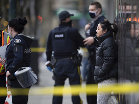 Une attaque au couteau fait un mort et cinq blessés à Vancouver