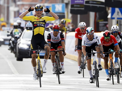 Van Aert, maître des éléments, Küng bon 6e