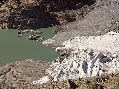 Recouvrir les glaciers: une solution efficace mais hors de prix