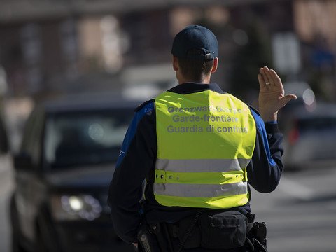 Des centaines de personnes sont entrées en Suisse sans être testées