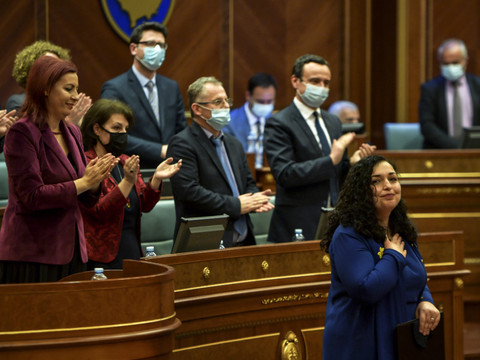La juriste réformiste Vjosa Osmani élue présidente par le Parlement