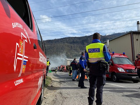 Incendie dans une entreprise de récupération de déchets à Vétroz