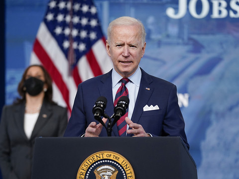 Biden juge son plan d'investissements 
