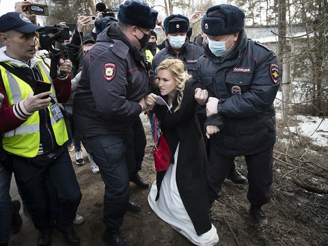 Russie: partisans de Navalny condamnés pour s'être rassemblés devant son pénitencier