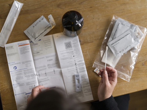 Nombre de cas de coronavirus stable en une semaine en Suisse