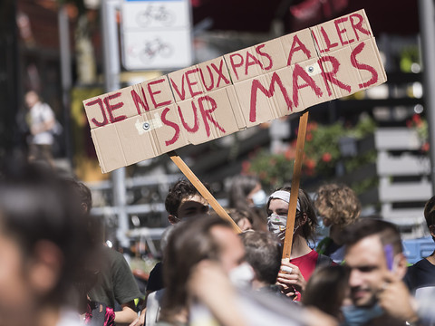 Les Jeunesses de cinq partis militent pour la loi sur le CO2