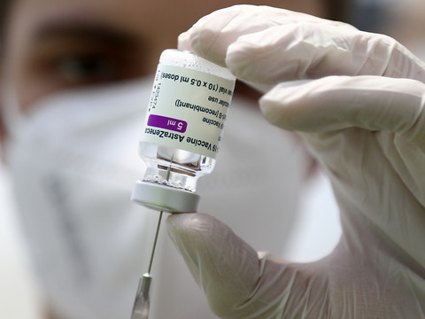 Vaccin AstraZeneca: enquête sur des problèmes de vaisseaux sanguins