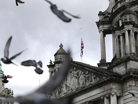 L'annonce de la mort du prince Philip calme les violences