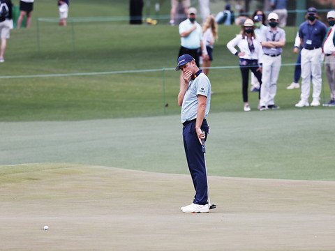 Rose fait de la résistance, Spieth et Thomas en approche