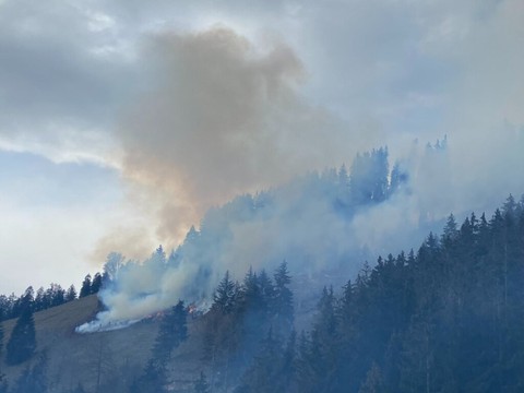 Travaux d'extinction à Crésuz (FR) prolongés jusqu'à samedi matin