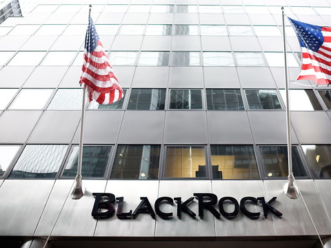 Blackrock dépasse les 9000 milliards de dollars sous gestion