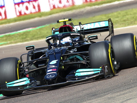 Bottas devance Hamilton aux essais libres