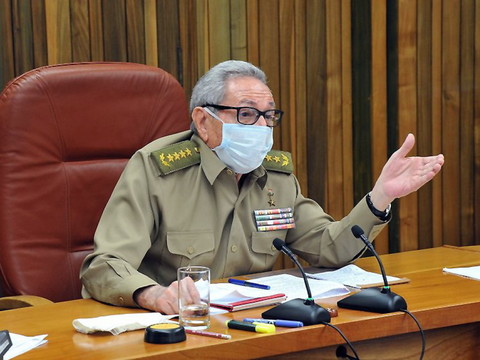 Congrès historique du PC, départ annoncé de Raul Castro