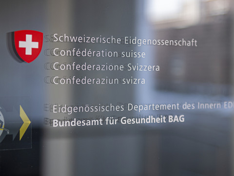 Retard de livraison de vaccins: Berne tire sur l'OFSP