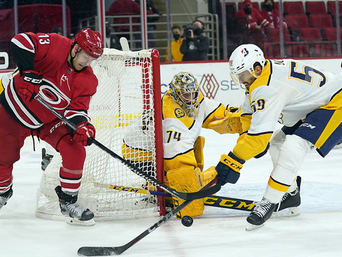 Carolina bat une sixième fois les Predators