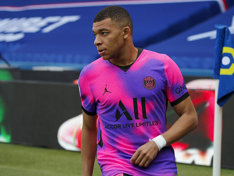 Précieux et spectaculaire succès du PSG