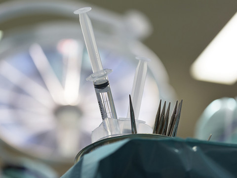 La Suisse disposera bientôt d'un médicament contre le Covid-19