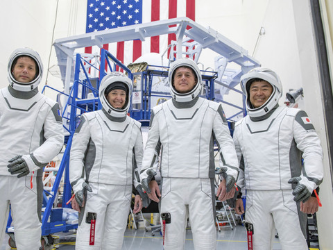 Quatre astronautes décollent vendredi vers la Station spatiale