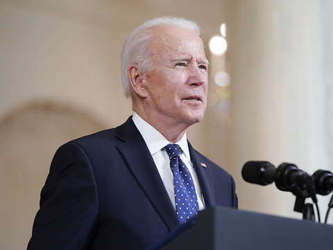 Biden relève ses objectifs, le monde salue le retour de l'Amérique