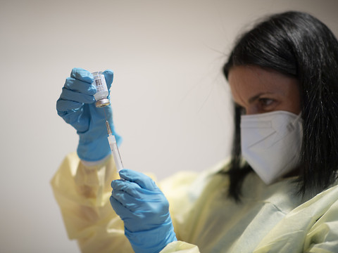 Près de 1500 effets indésirables dus aux deux vaccins
