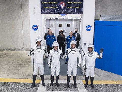 SpaceX a décollé vers l'ISS avec 4 astronautes à bord