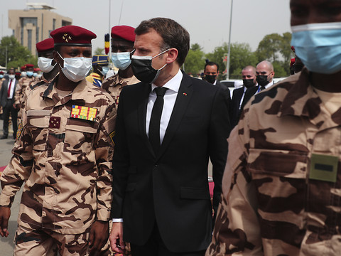 Inquiétudes sur la stabilité du Tchad aux funérailles de Déby