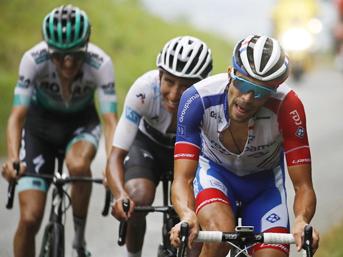 Thibaut Pinot, toujours souffrant du dos, renonce au Giro