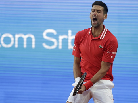 Djokovic battu en demi-finale chez lui par Karatsev