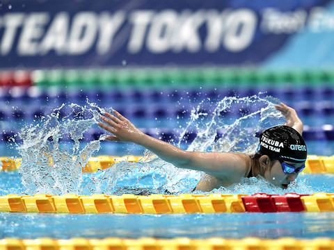 Plus de tests pour les sportifs, mais pas de quarantaine