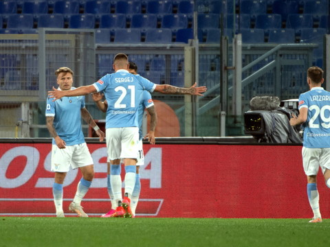 Milan chute chez la Lazio 3-0 et glisse au classement