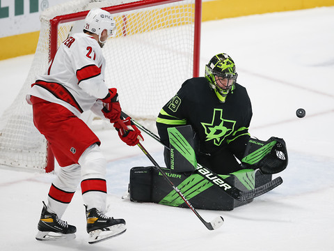 Les Hurricanes battus mais qualifiés