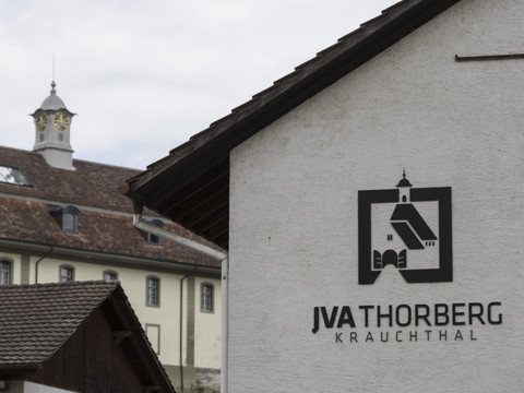 Le nombre de personnes détenues en Suisse est en baisse