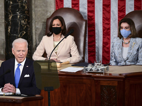 Biden vante réformes et justice économique