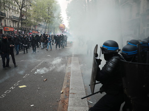 1er-Mai : des cortèges en France, en Espagne et à Berlin, malgré le Covid