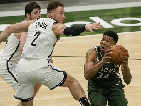 Les Bucks tombent les Nets, les Sixers en profitent