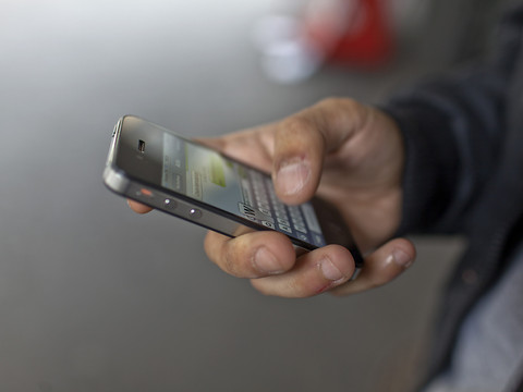 Les autorités doivent pouvoir fouiller le portable des requérants