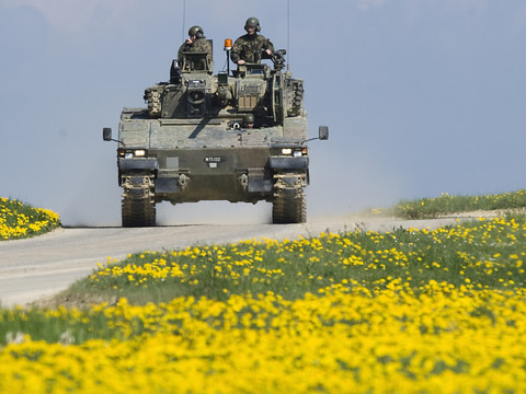 Quatre soldats retrouvés inconscients dans un char au Simplon