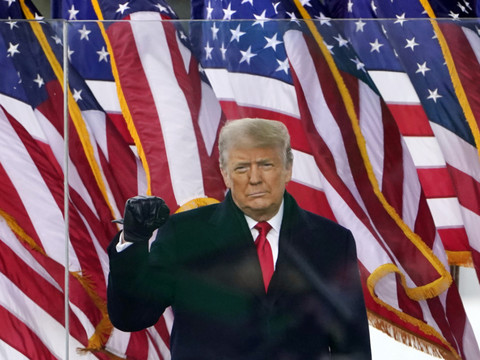 Le conseil des sages de Facebook confirme le bannissement de Trump