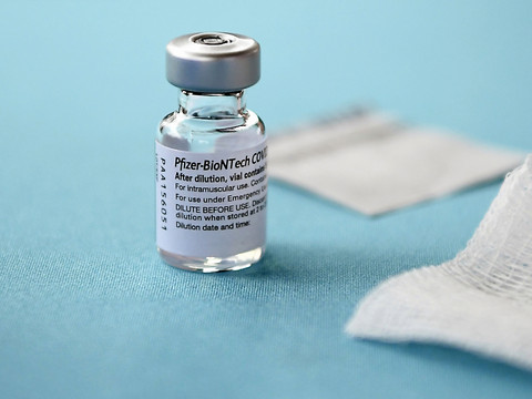 Le vaccin Pfizer-BioNTech dès l'âge de 12 ans au Canada