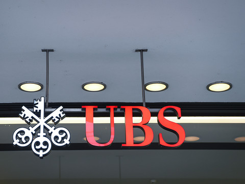 UBS cède une part dans Clearstream Fund Centre pour 390 millions