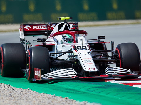 Hamilton prend les devants